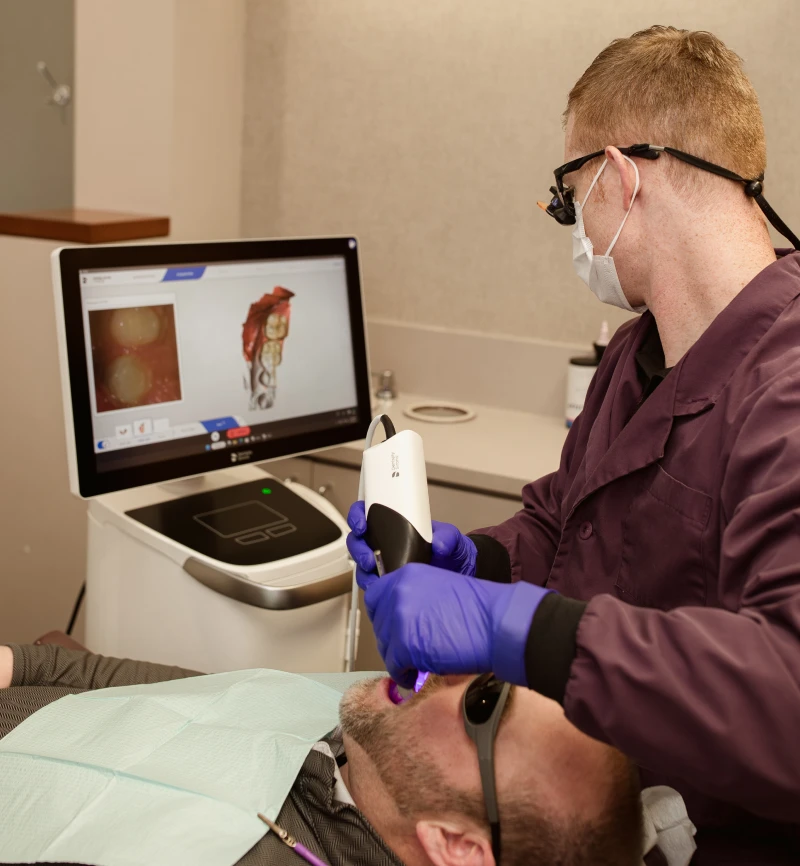 picture of dr Eidsness with patient