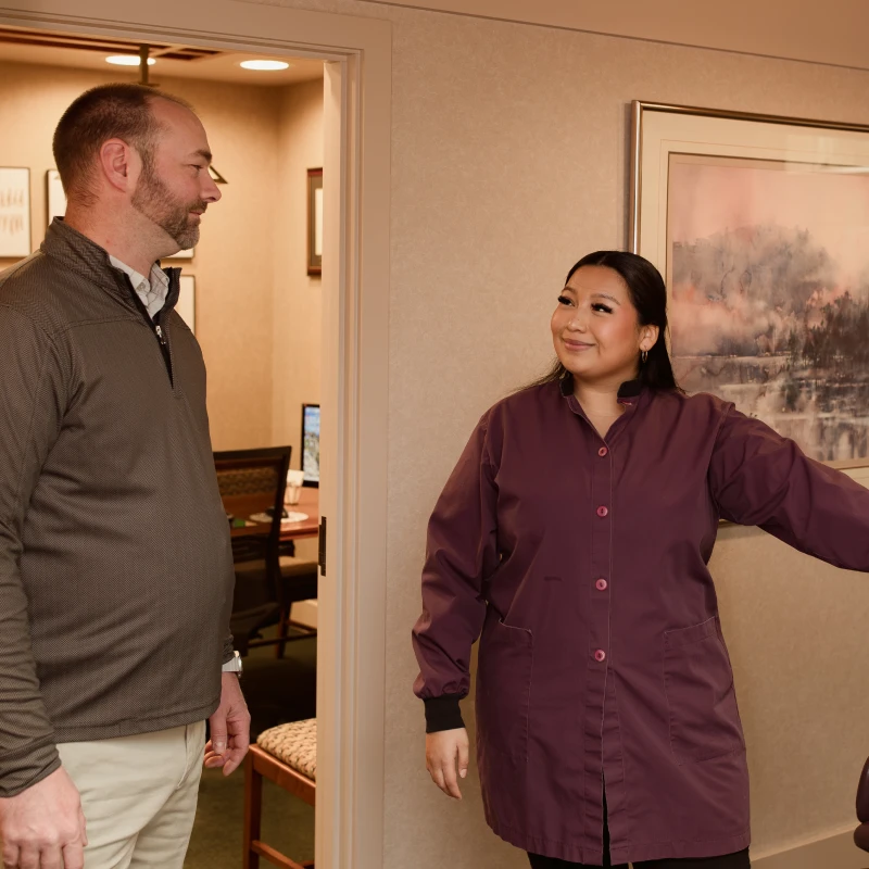 picture of dr Eidsness with patient